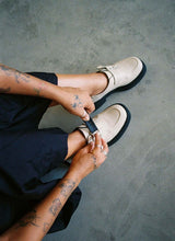 Lade das Bild in den Galerie-Viewer, Maggy Monk