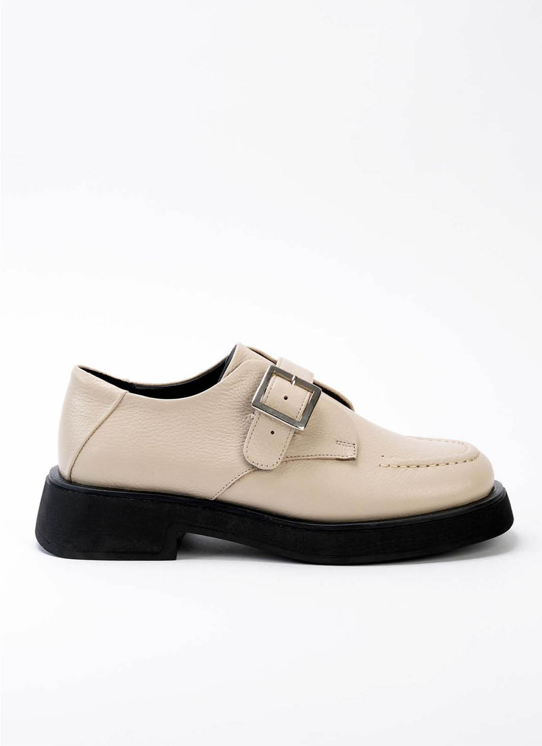 Unisex Ledermonk aus genarbtem Leder in cremeweiß mit kräftiger Laufsohle in schwarz
