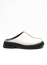 Lade das Bild in den Galerie-Viewer, Sammy Seam Clog
