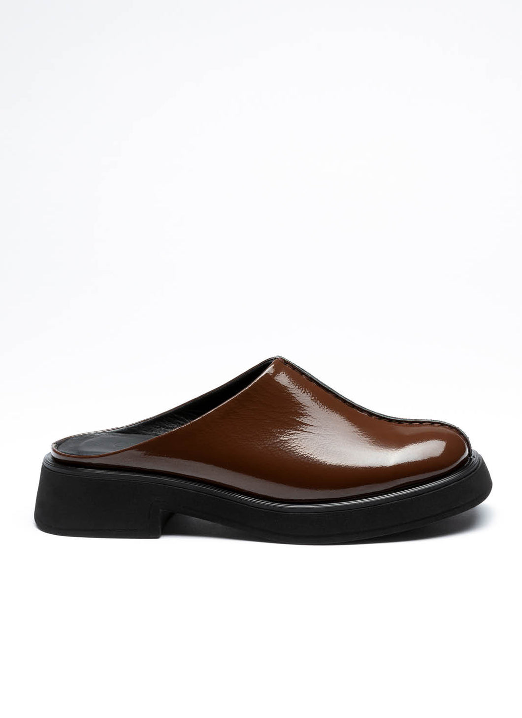 Edler Clog in schokobraun aus weichem Knautschlackleder