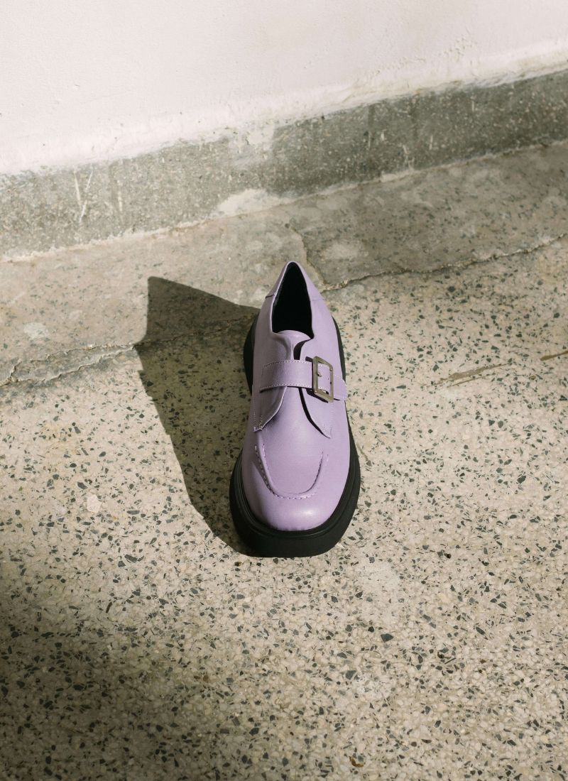 Süß-frecher Monkschuh in fliederfarbenem Leder