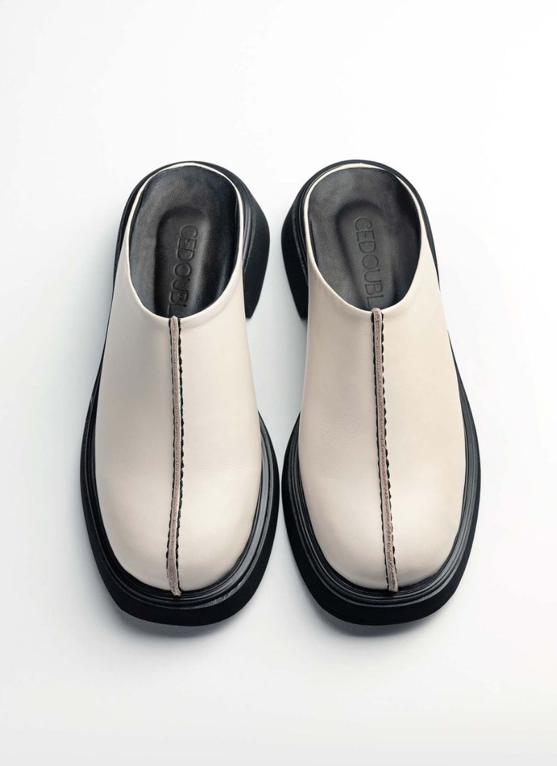 Schlichter unisex Lederclog mit Mittelnaht in cremeweiß